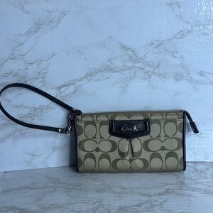 Coach Ashley Signature‎ Sateen Zippy Wallet Wristlet Satin Canvas tan